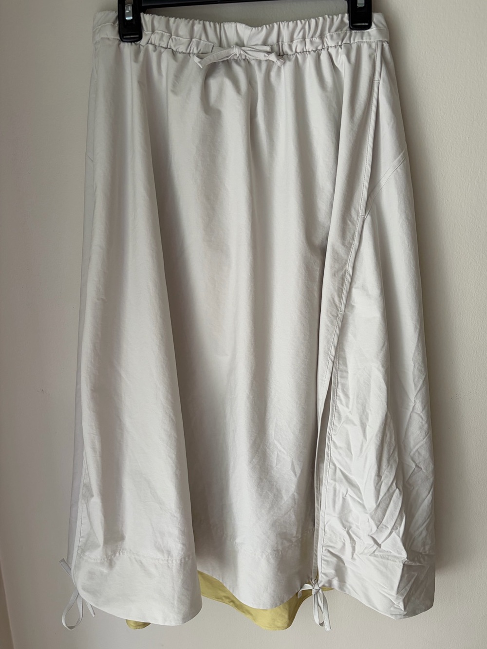 62. Size Large LULULEMON Ivory High Rise Side Slit Skirt
